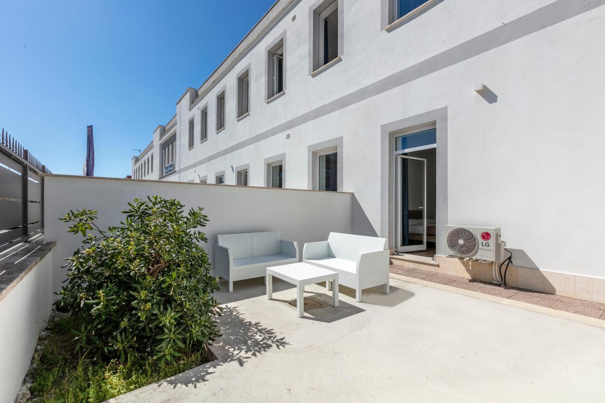 Residence Торваяника Екстериор снимка